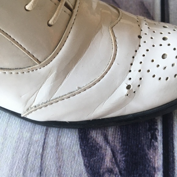 ★SOLD★White Shoes - Picture 8 of 11
